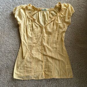 💜 3 for $10 Maurices Yellow Blouse
